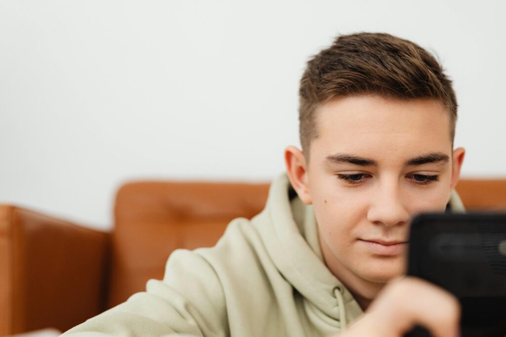 Practical Strategies to Balance Social Media and Studying
